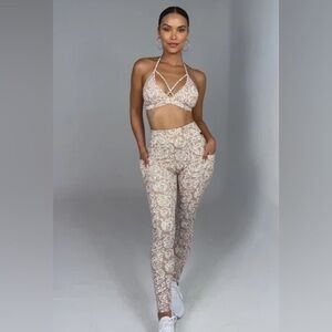 LICI Fit Floral Capri Scrunch Contour Activewear Leggings Size Medium